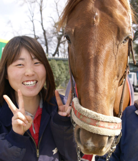 JRA厩務員として活躍する本校の卒業生